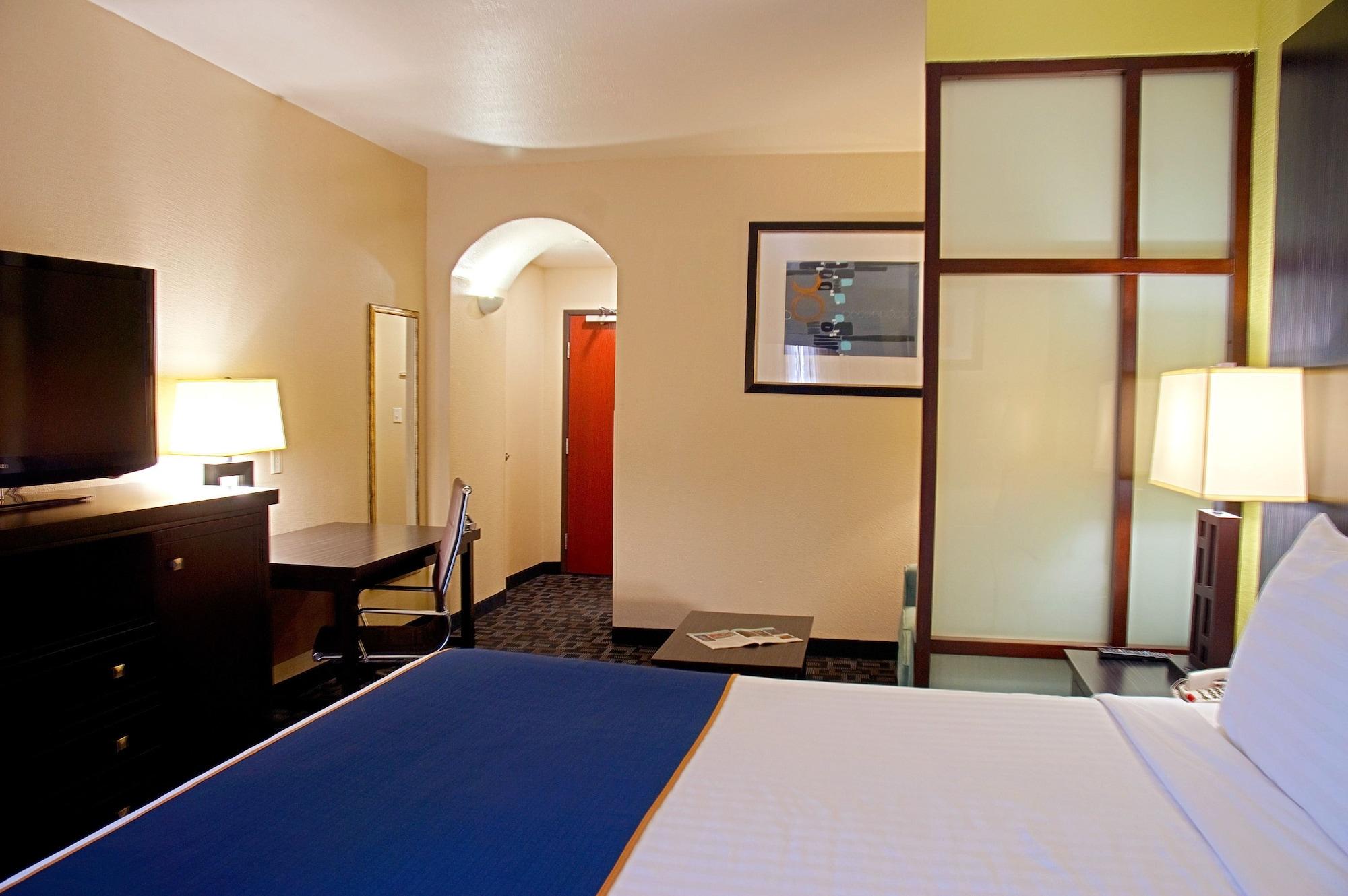 ซูเปอร์ 8 บาย วินด์แฮม เออร์วิง/ดีเอฟดับเบิลยู/แอร์พอร์ต/นอร์ท Hotel ภายนอก รูปภาพ