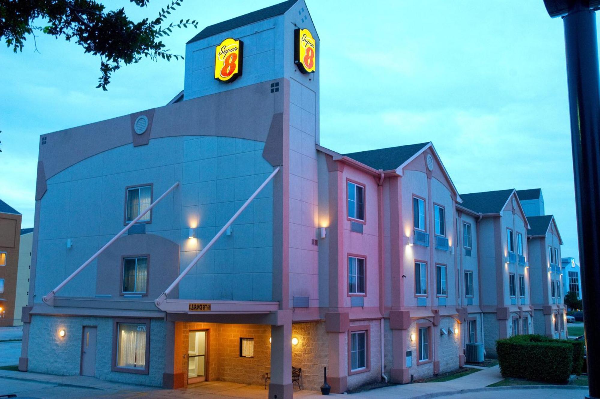 ซูเปอร์ 8 บาย วินด์แฮม เออร์วิง/ดีเอฟดับเบิลยู/แอร์พอร์ต/นอร์ท Hotel ภายนอก รูปภาพ