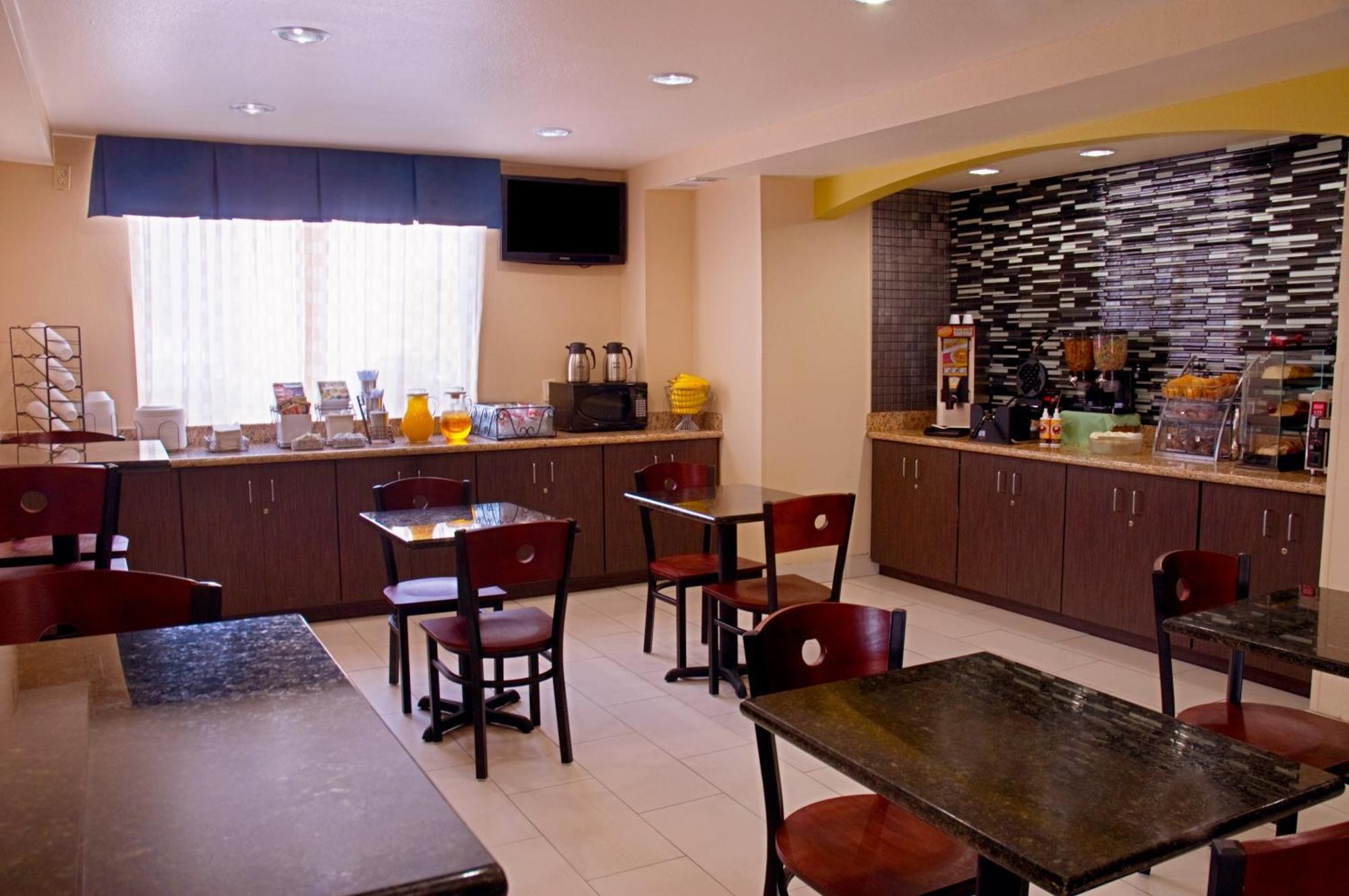 ซูเปอร์ 8 บาย วินด์แฮม เออร์วิง/ดีเอฟดับเบิลยู/แอร์พอร์ต/นอร์ท Hotel ภายนอก รูปภาพ