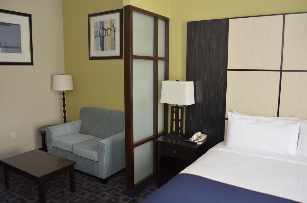 ซูเปอร์ 8 บาย วินด์แฮม เออร์วิง/ดีเอฟดับเบิลยู/แอร์พอร์ต/นอร์ท Hotel ภายนอก รูปภาพ