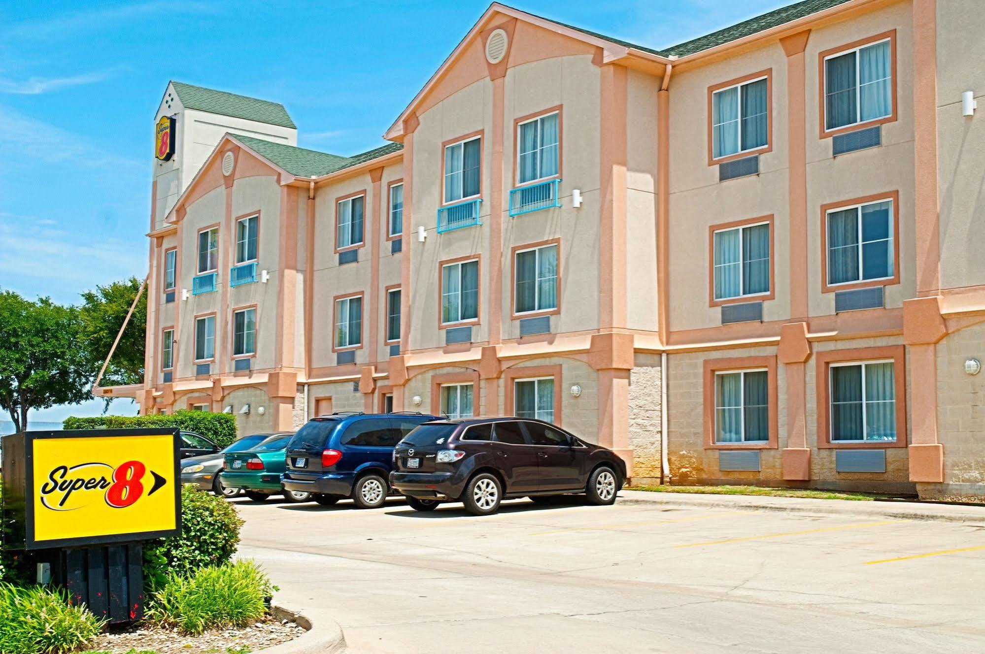 ซูเปอร์ 8 บาย วินด์แฮม เออร์วิง/ดีเอฟดับเบิลยู/แอร์พอร์ต/นอร์ท Hotel ภายนอก รูปภาพ