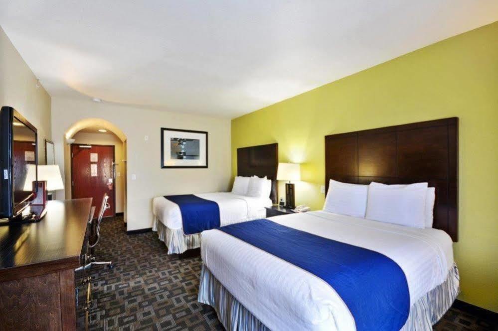 ซูเปอร์ 8 บาย วินด์แฮม เออร์วิง/ดีเอฟดับเบิลยู/แอร์พอร์ต/นอร์ท Hotel ภายนอก รูปภาพ